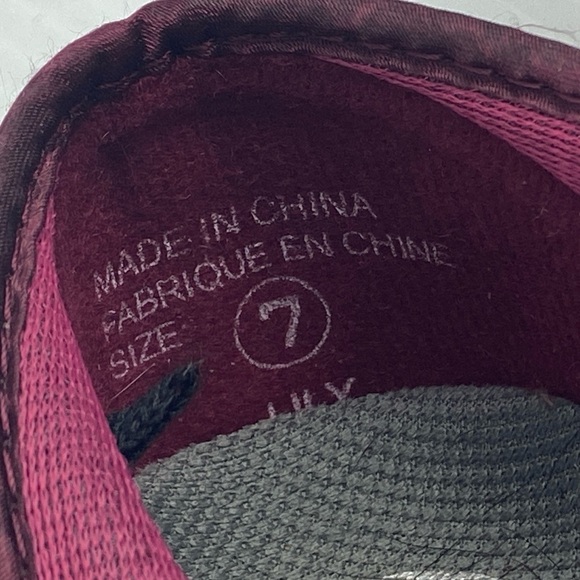 Tender Tootsies Lily Slippers Sz 7 Bergundy Plush - Picture 11 of 11